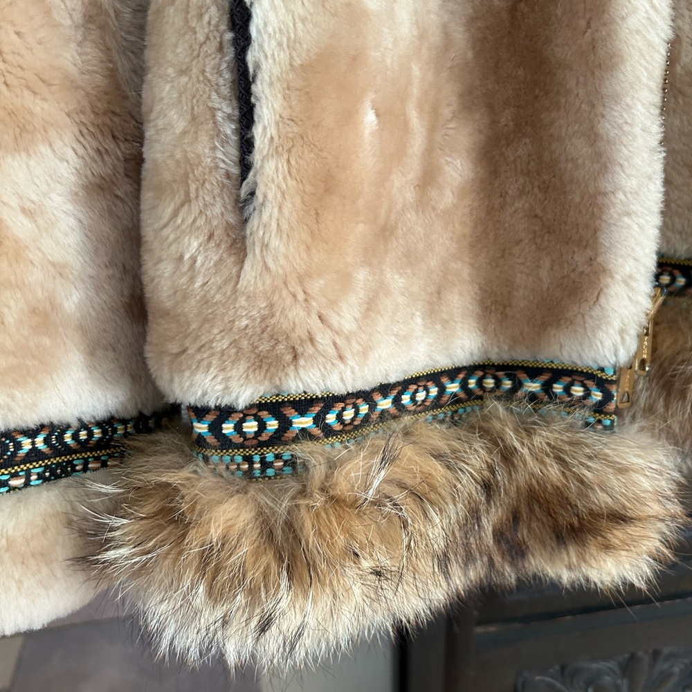Rare Vintage 1970s Shearling Jacket  w Hood Beautiful!! - Picture 2 of 6